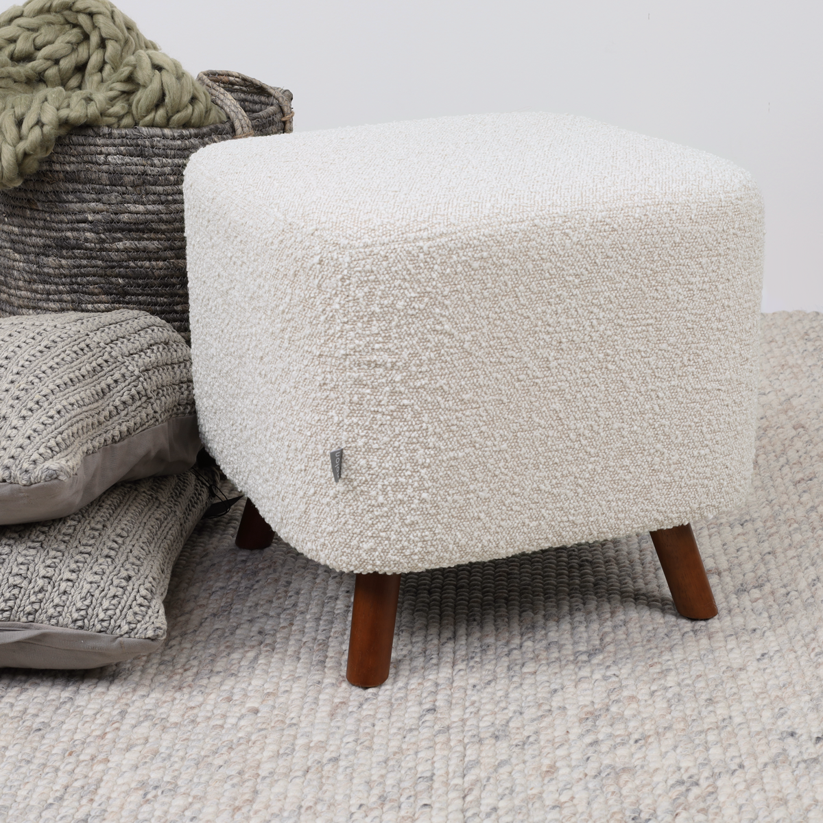 Julia poef bouclé beige - 44 x 44 cm