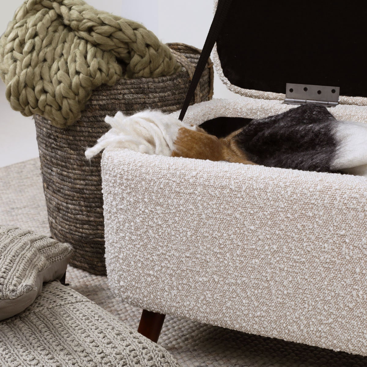 Julia bankje met opbergruimte bouclé beige - 83 x 41 cm