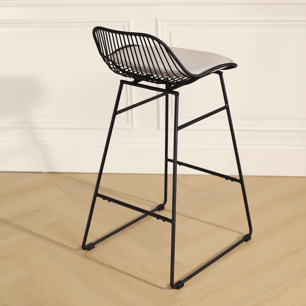 Pleun metalen barkruk zwart - met zitkussen - 65 cm