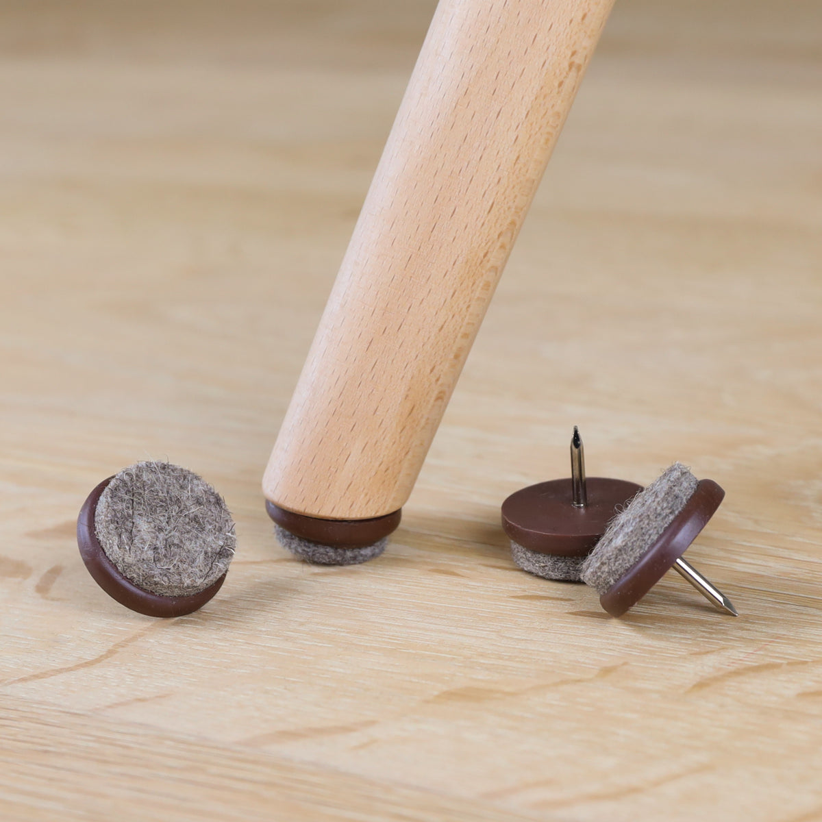 Nena stoelpootdop vilt met spijker - set van 4 (1 stoel)