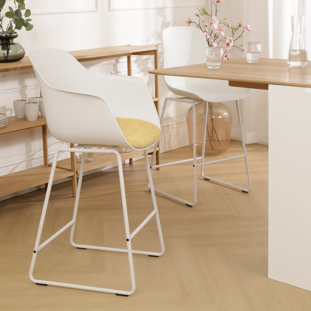 Nino-Liz barkruk wit met warm oker zitkussen - wit onderstel - 65 cm