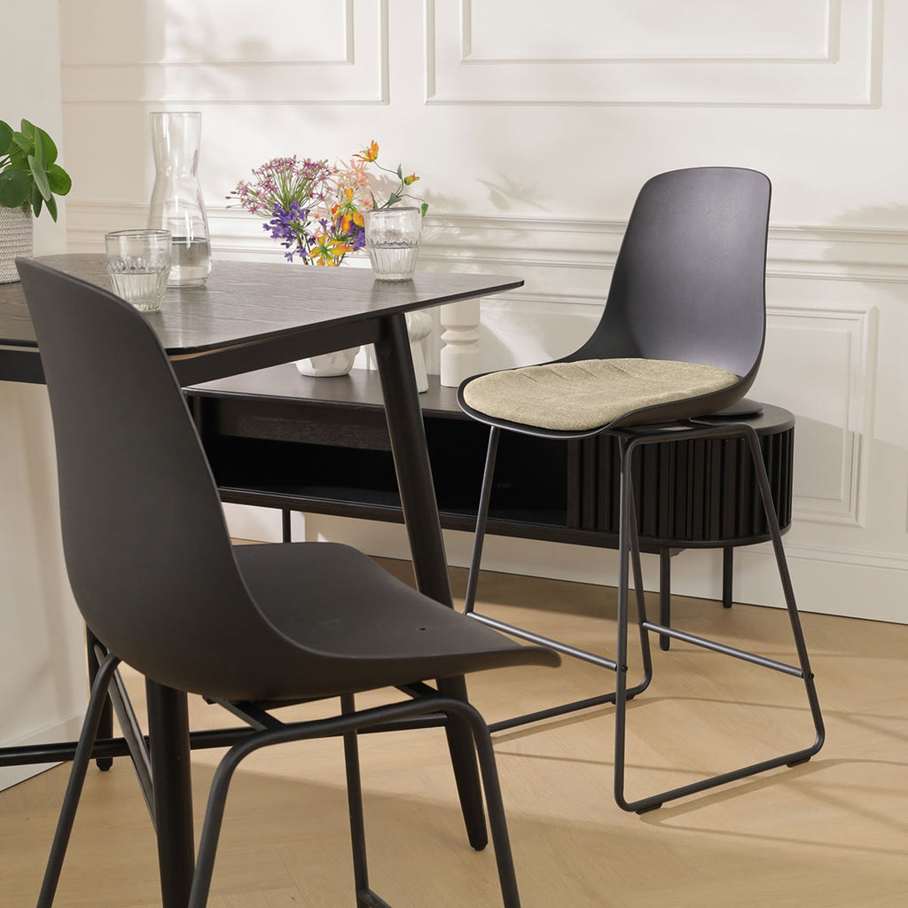 Nino-Liv barkruk zwart met nougatbruin zitkussen - zwart onderstel - 65 cm
