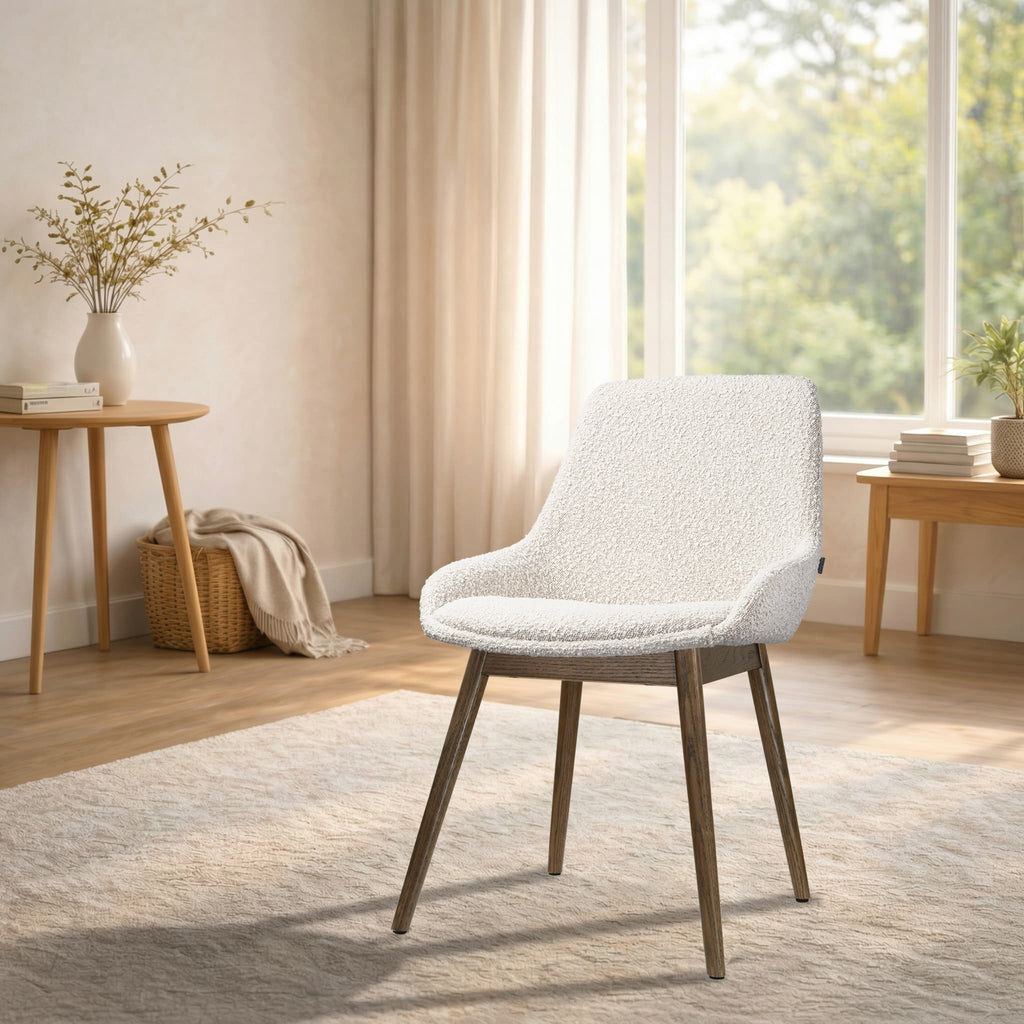 Nio-Isa eetkamerstoel bouclé beige - walnoot houten onderstel