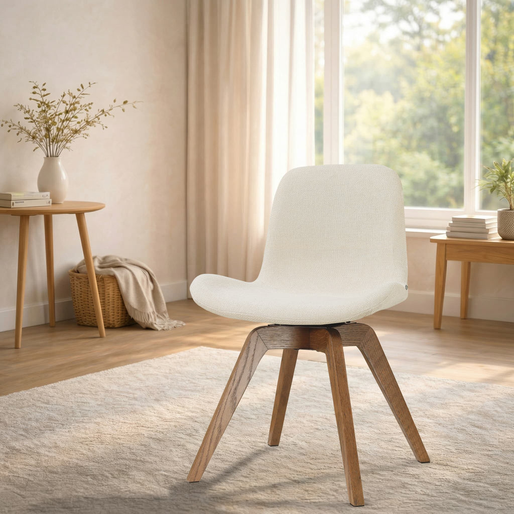 Noor-Fé draaibare eetkamerstoel cottonbeige - walnoot houten onderstel