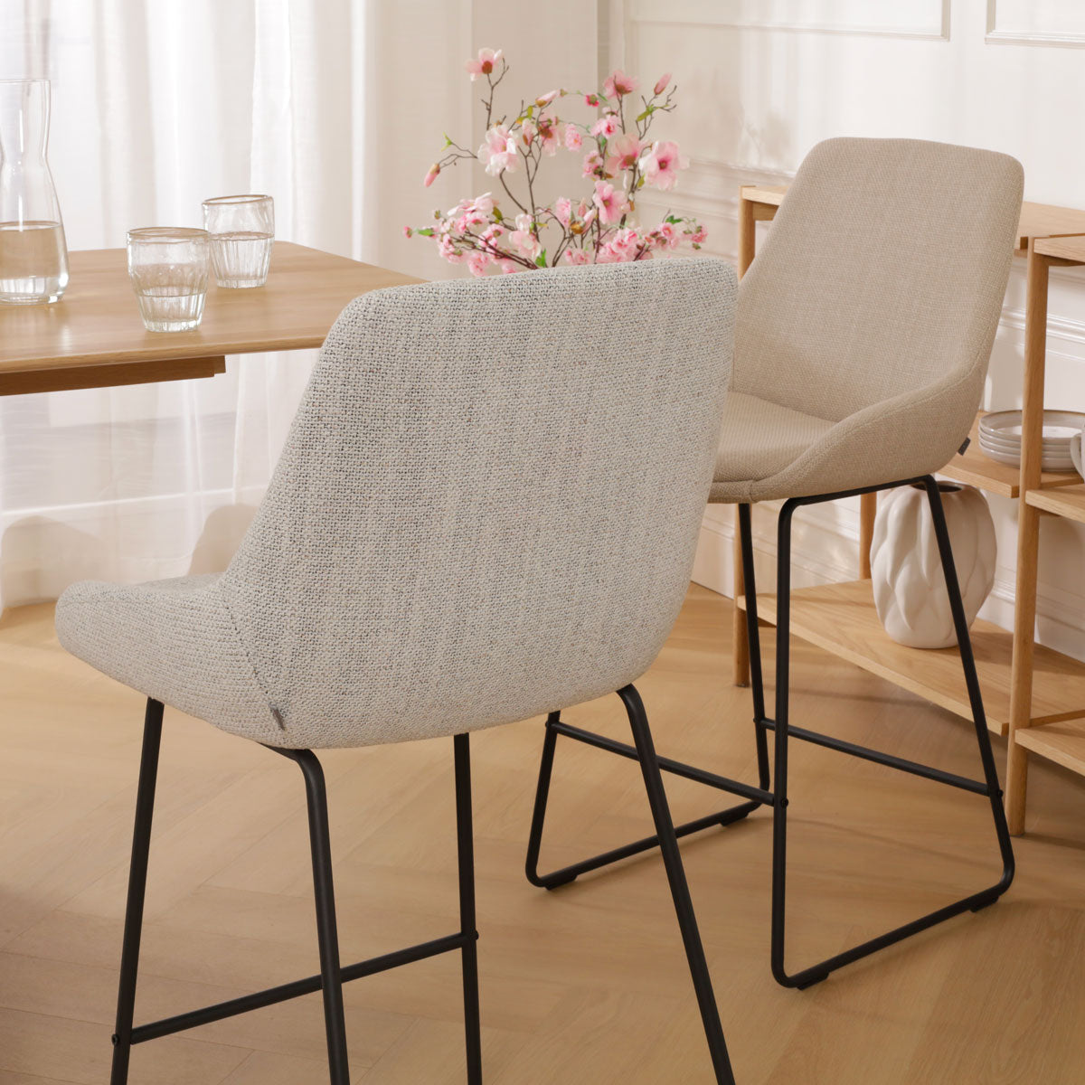 Nino-Isa barkruk beige gemêleerd - zwart onderstel - 65 cm