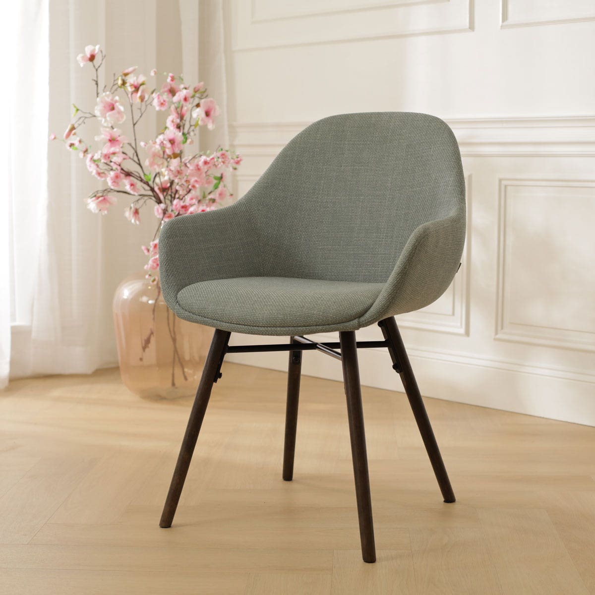 Nena-Mae eetkamerstoel saliegroen - walnoot houten onderstel