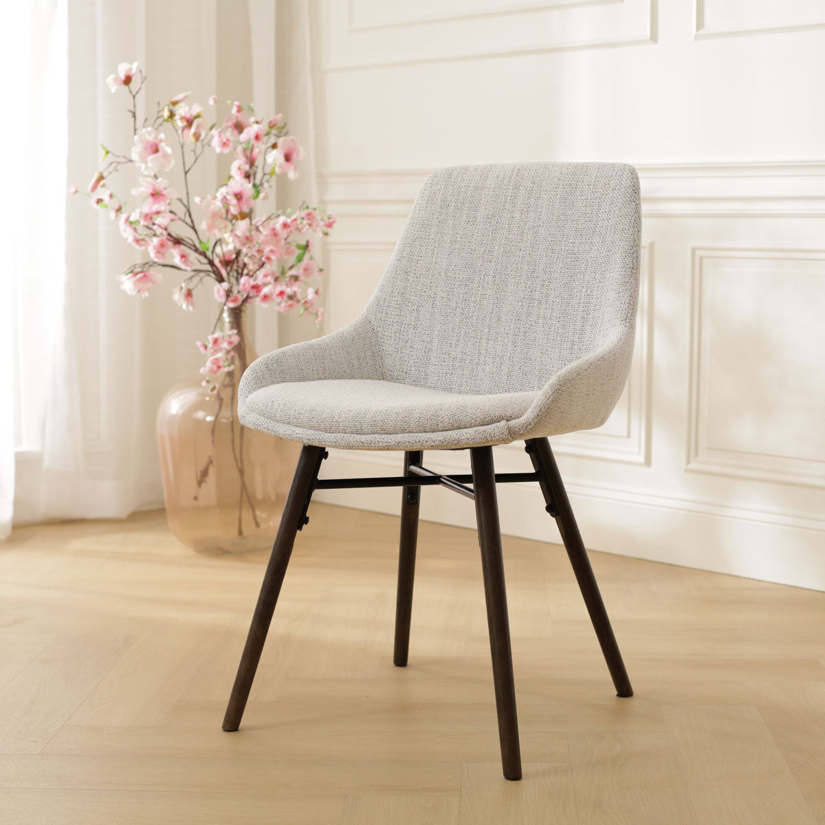 Nena-Isa eetkamerstoel beige gemêleerd - walnoot houten onderstel