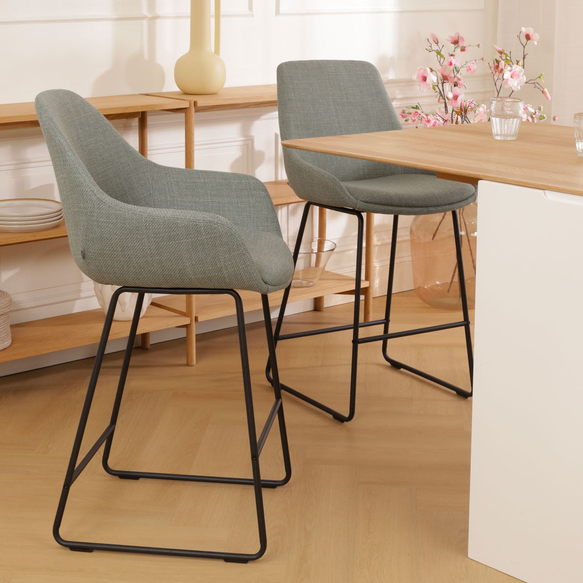 Nino-Mae barkruk saliegroen - zwart onderstel - 65 cm