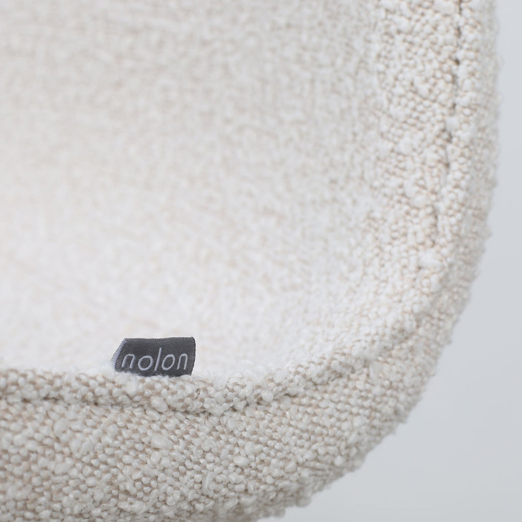 Noor-Fé draaibare eetkamerstoel bouclé beige - walnoot houten onderstel