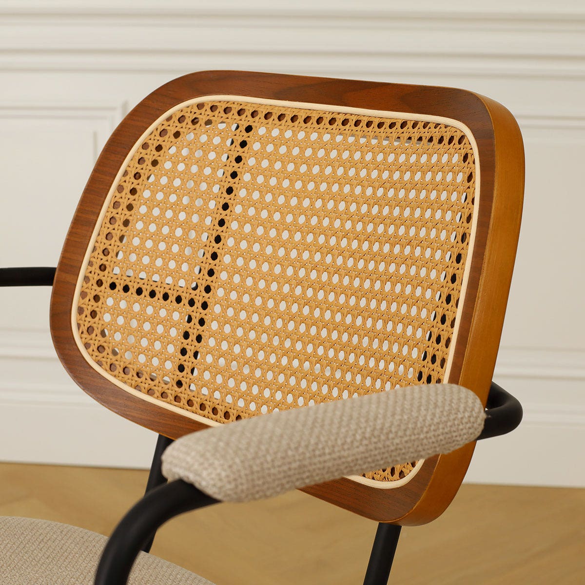 Jolie rotan eetkamerstoel beige - met armleuningen