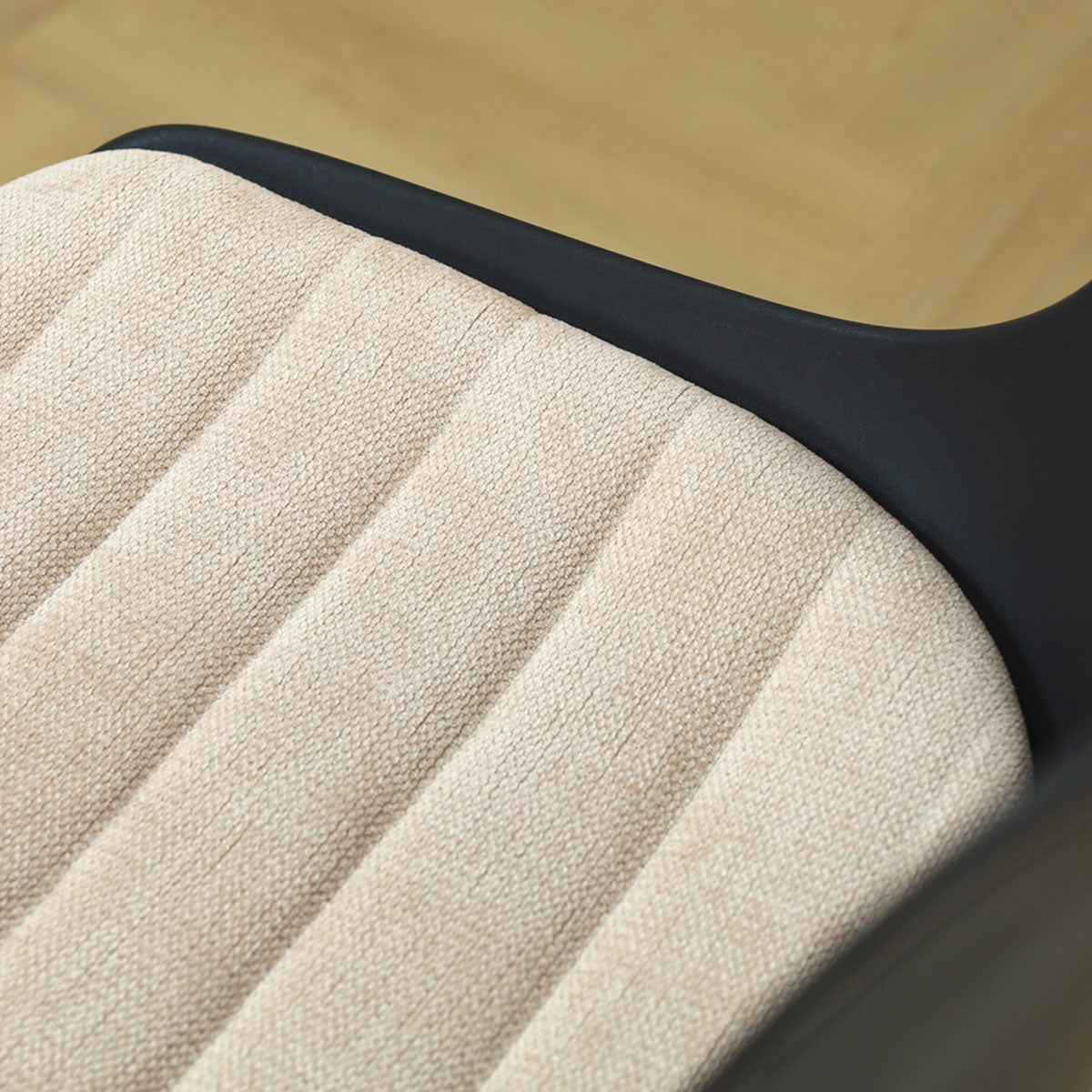 Nino-Liv barkruk zwart met naturelbeige zitkussen - zwart onderstel - 75 cm