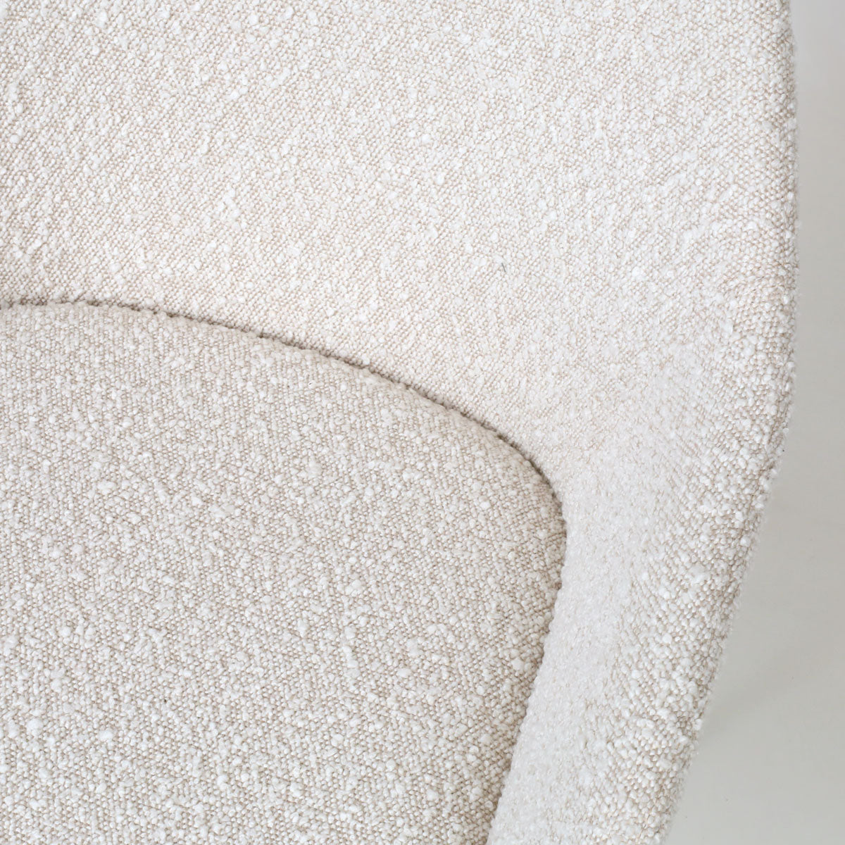 Noor-Mae draaibare eetkamerstoel bouclé beige - houten onderstel