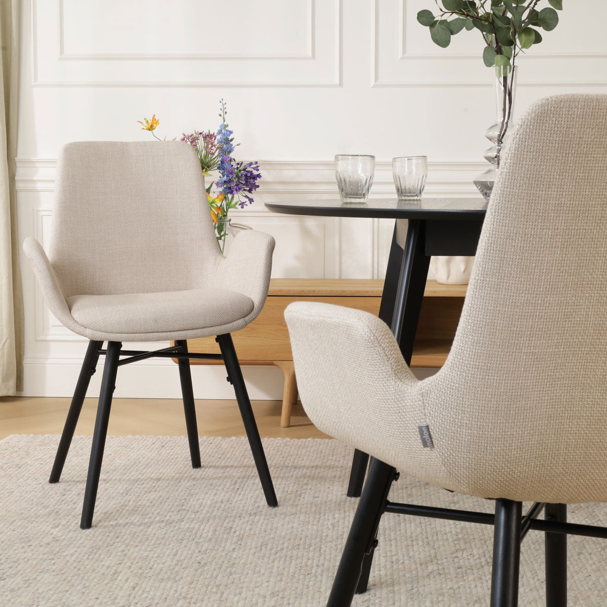 Nena-Eef eetkamerstoel beige - zwart houten onderstel