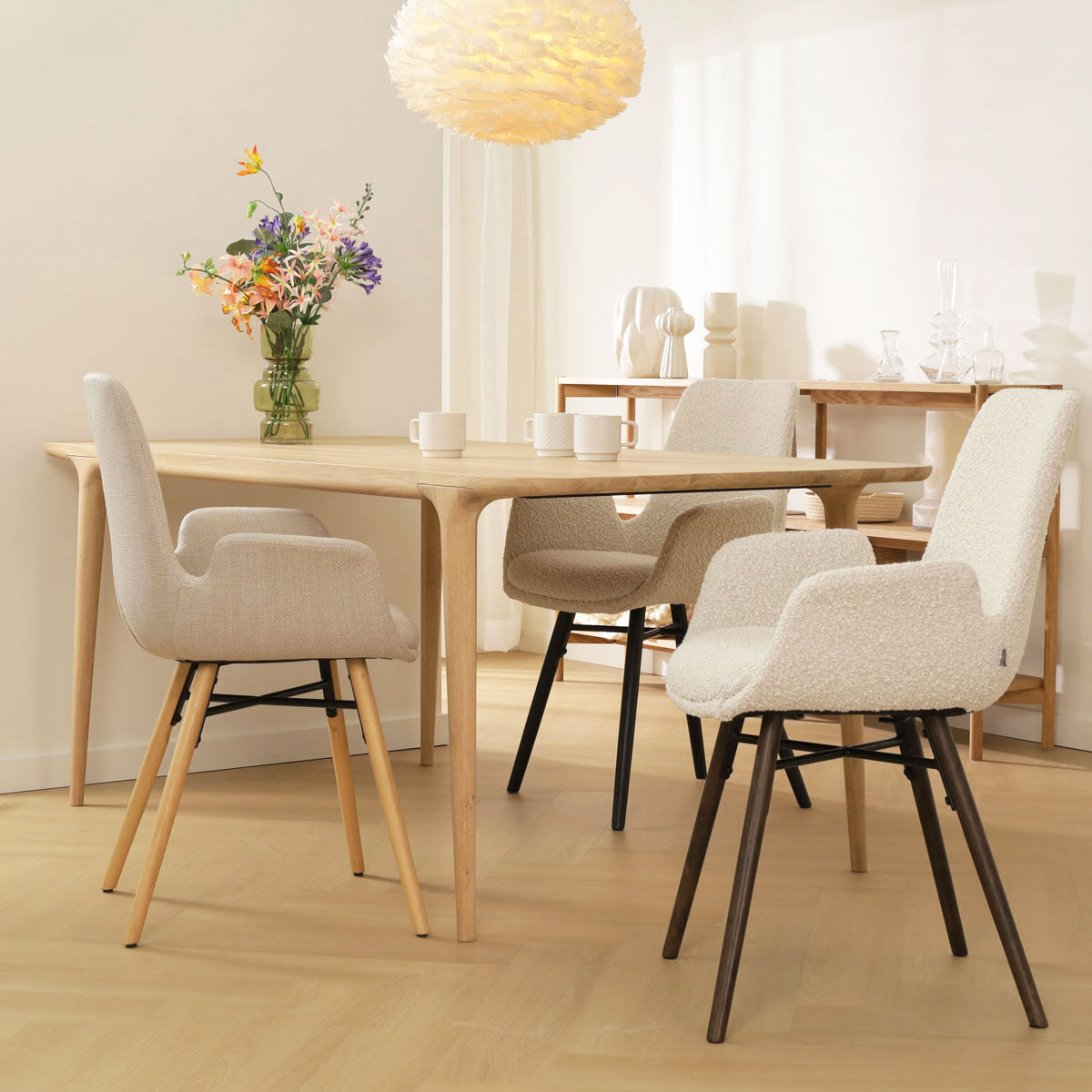Nena-Eef eetkamerstoel bouclé beige - houten onderstel