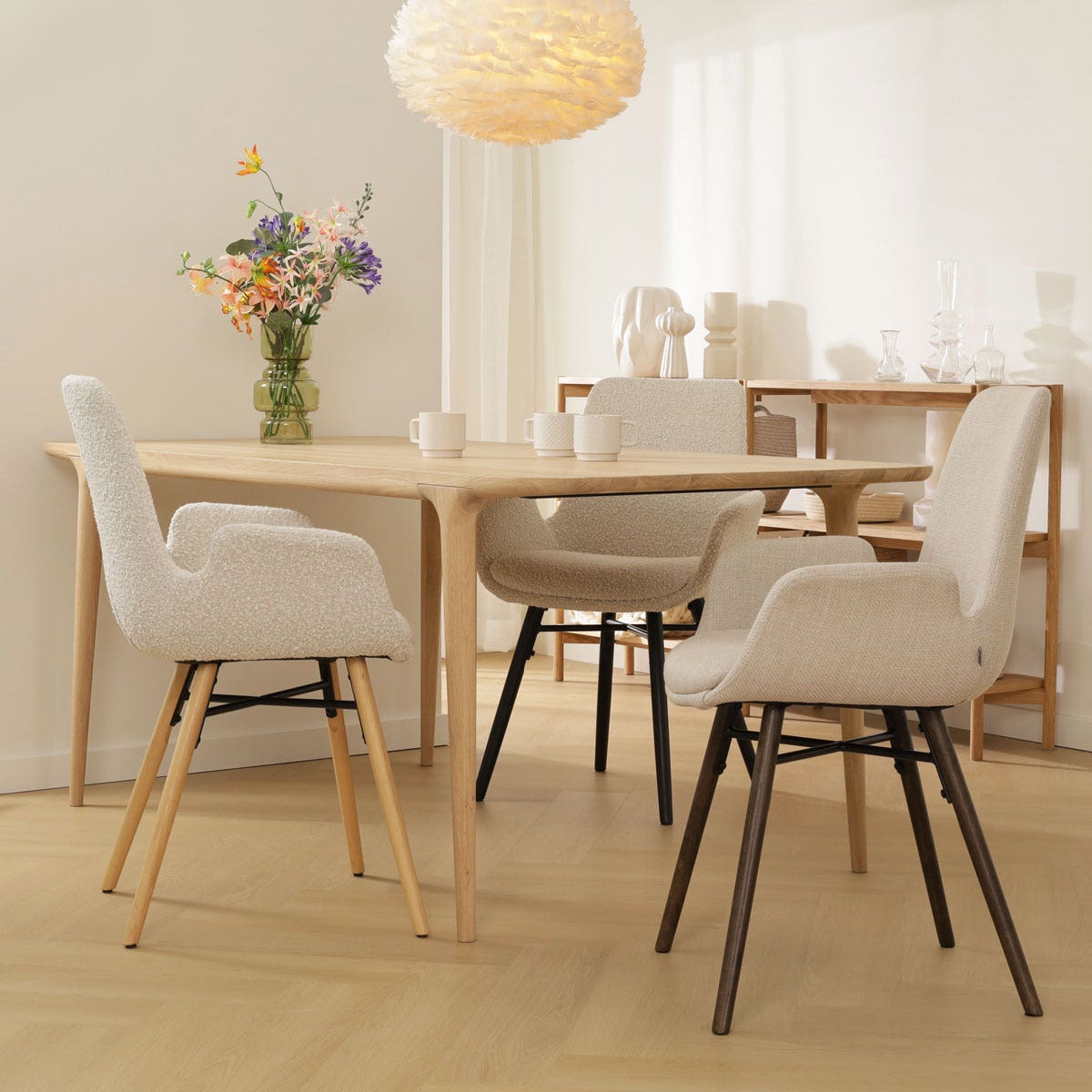 Nena-Eef eetkamerstoel beige - zwart houten onderstel