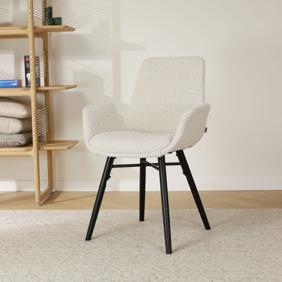 Nena-Eef eetkamerstoel bouclé beige - zwart houten onderstel