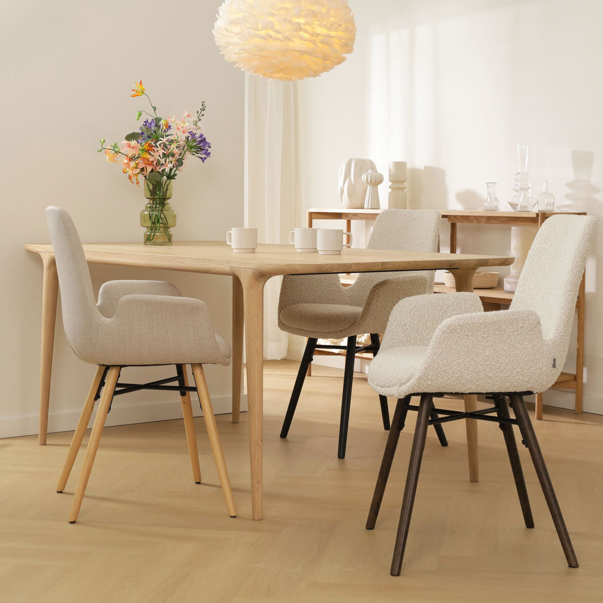 Nena-Eef eetkamerstoel bouclé beige - zwart houten onderstel