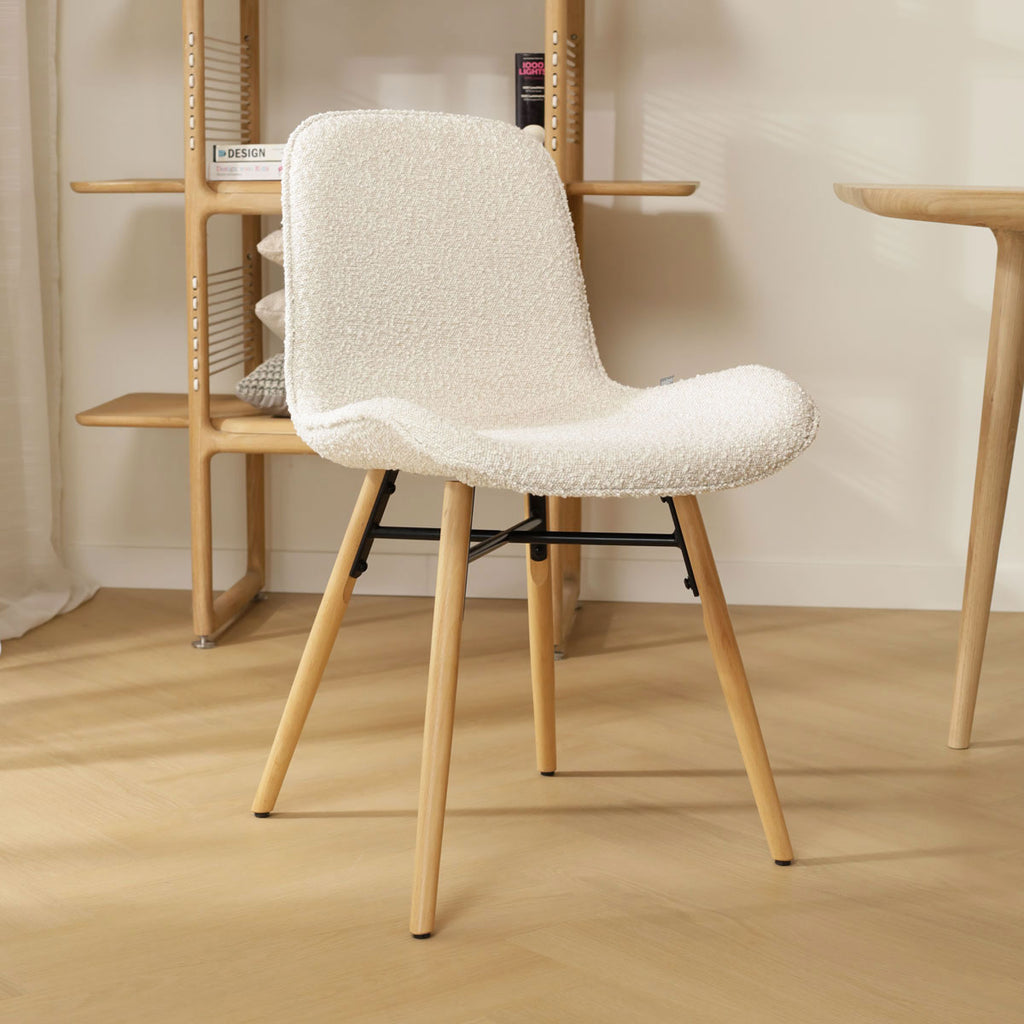 Nena-Fé eetkamerstoel bouclé beige - houten onderstel