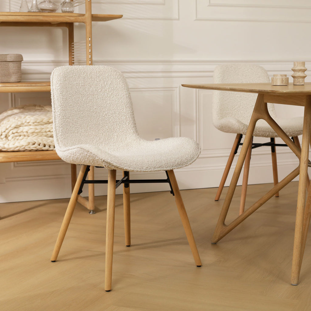 Nena-Fé eetkamerstoel bouclé beige - houten onderstel