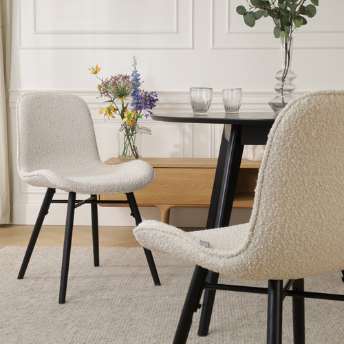 Nena-Fé eetkamerstoel bouclé beige - zwart houten onderstel