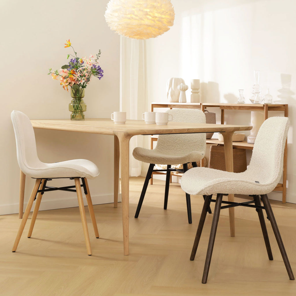 Nena-Fé eetkamerstoel bouclé beige - walnoot houten onderstel