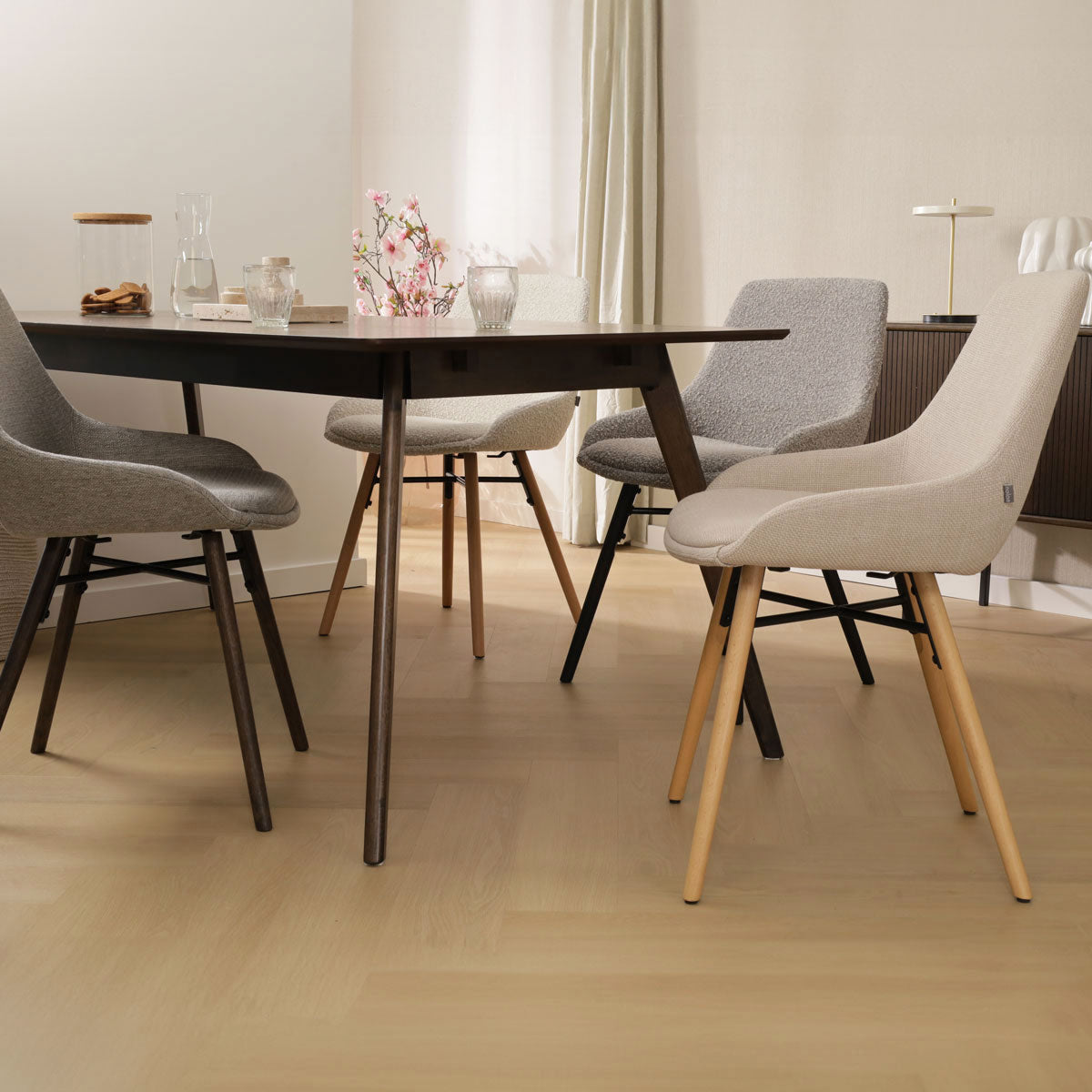 Nena-Isa eetkamerstoel beige - walnoot houten onderstel