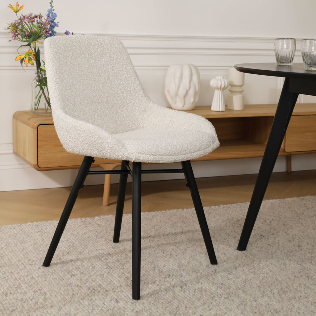 Nena-Isa eetkamerstoel bouclé beige - zwart houten onderstel