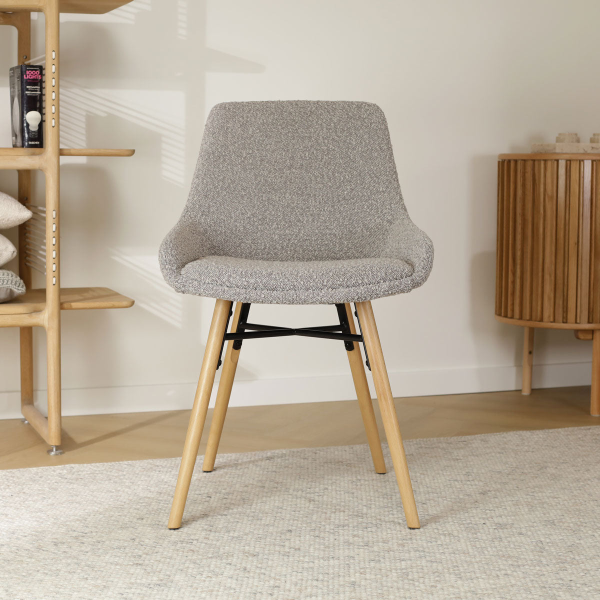 Nena-Isa eetkamerstoel bouclé taupe - houten onderstel