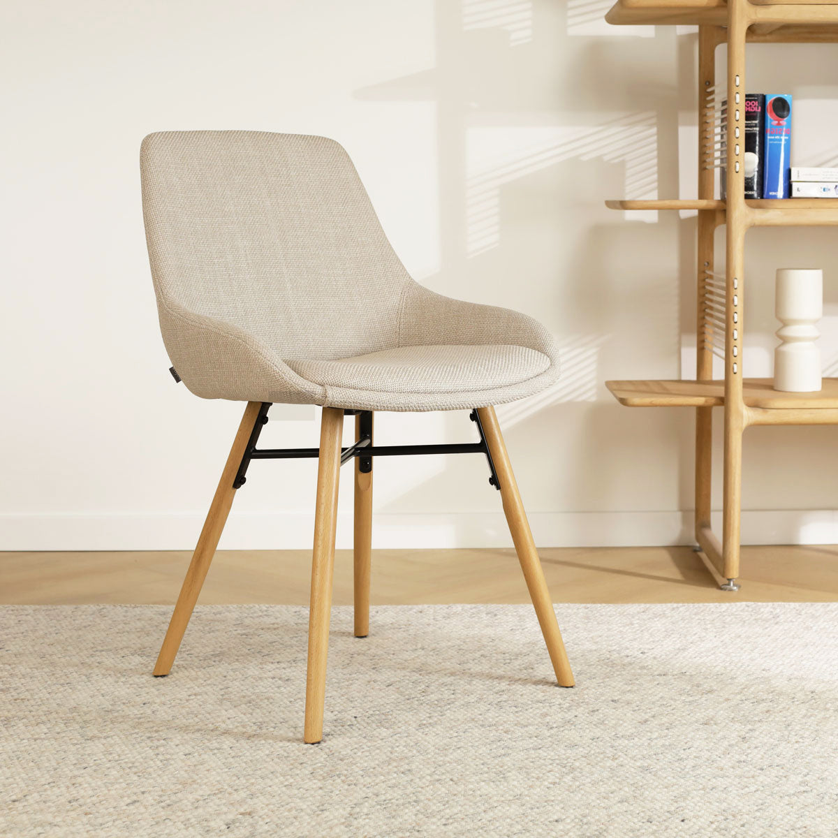 Nena-Isa eetkamerstoel beige - houten onderstel