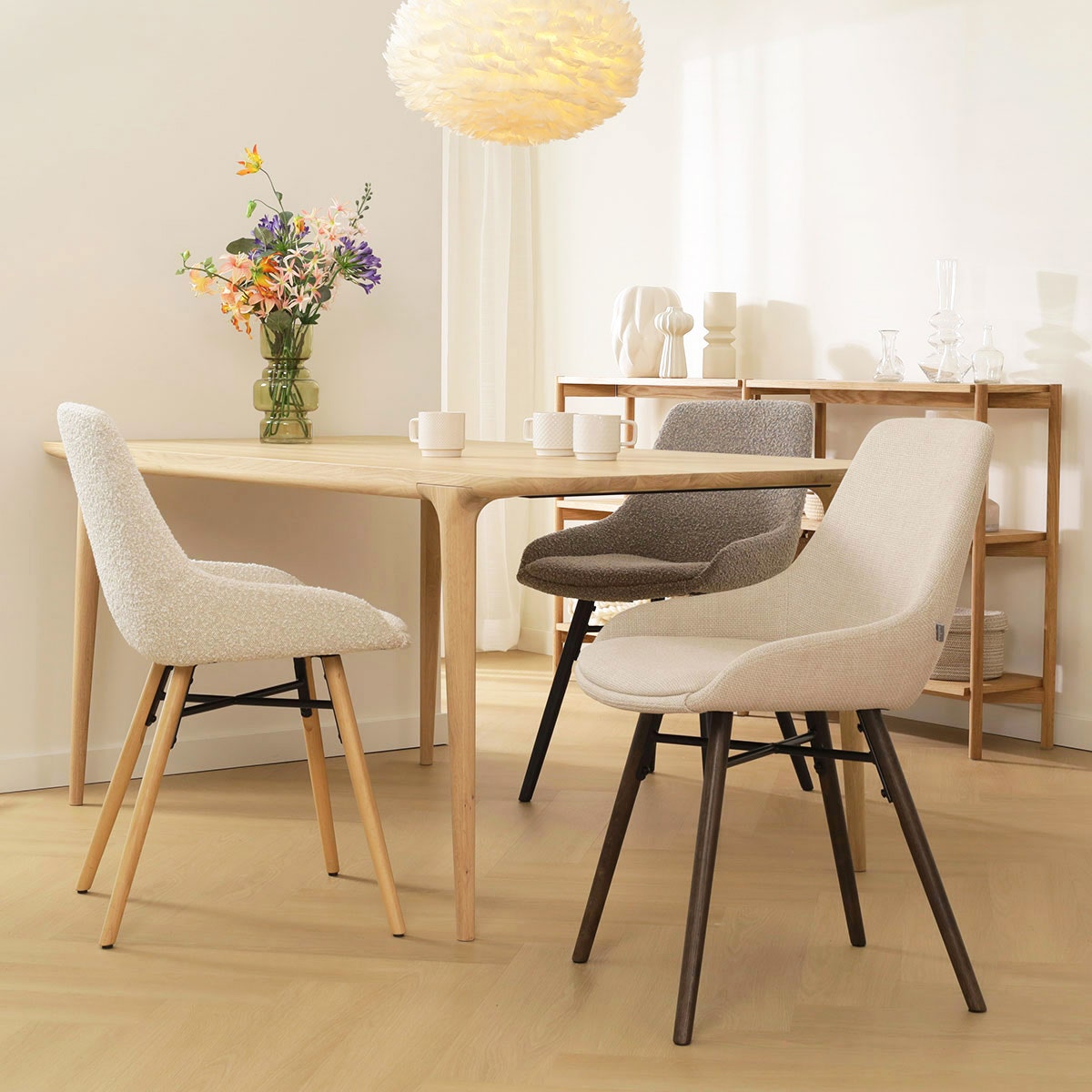 Nena-Isa eetkamerstoel bouclé beige - houten onderstel