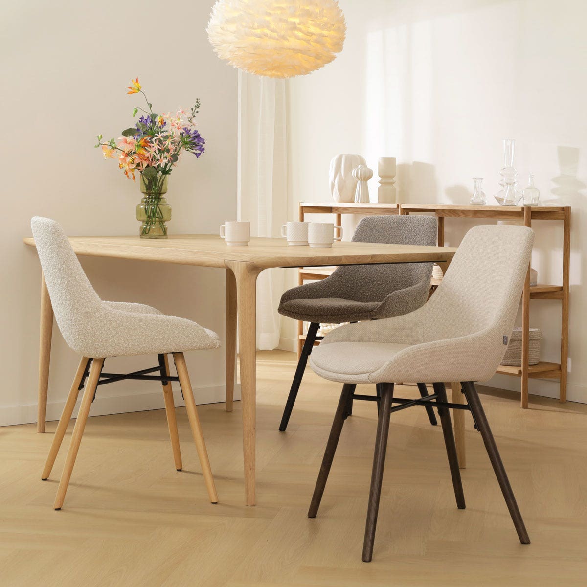 Nena-Isa eetkamerstoel beige - walnoot houten onderstel