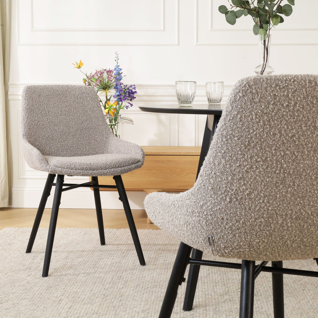 Nena-Isa eetkamerstoel bouclé taupe - zwart houten onderstel