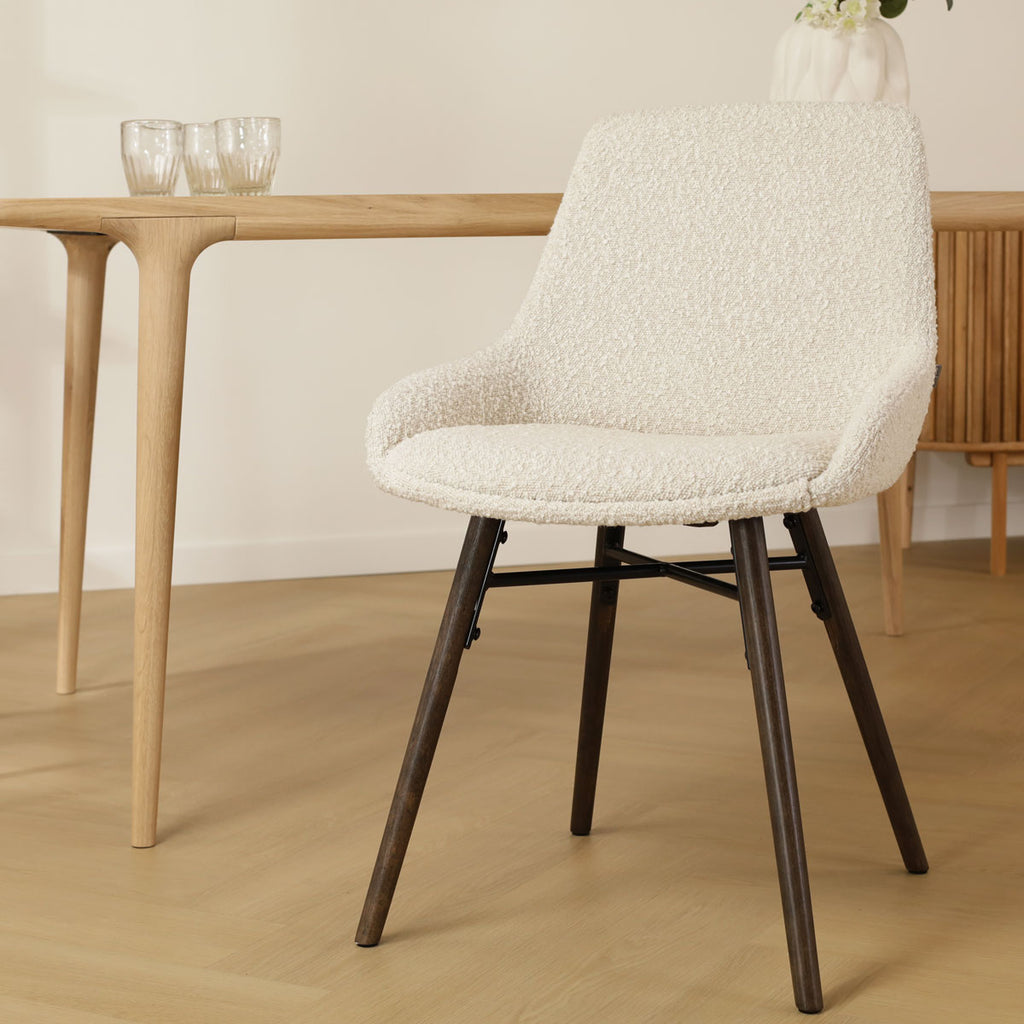 Nena-Isa eetkamerstoel bouclé beige - walnoot houten onderstel