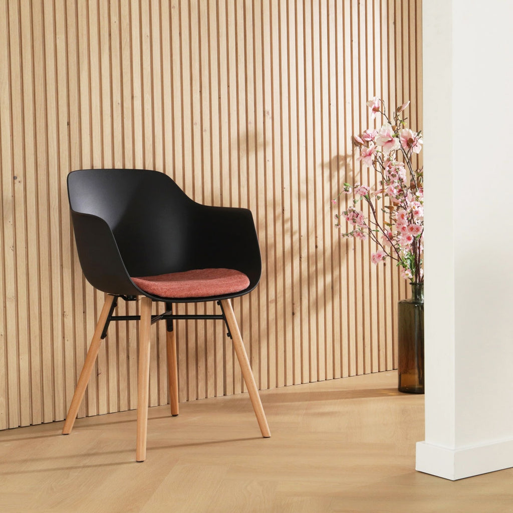 Nena-Liz eetkamerstoel zwart met terracotta rood zitkussen - houten onderstel