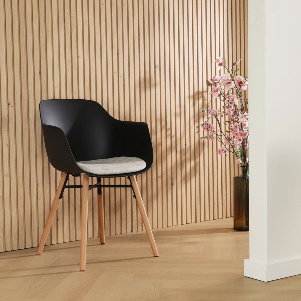 Nena-Liz eetkamerstoel zwart met beige zitkussen - houten onderstel
