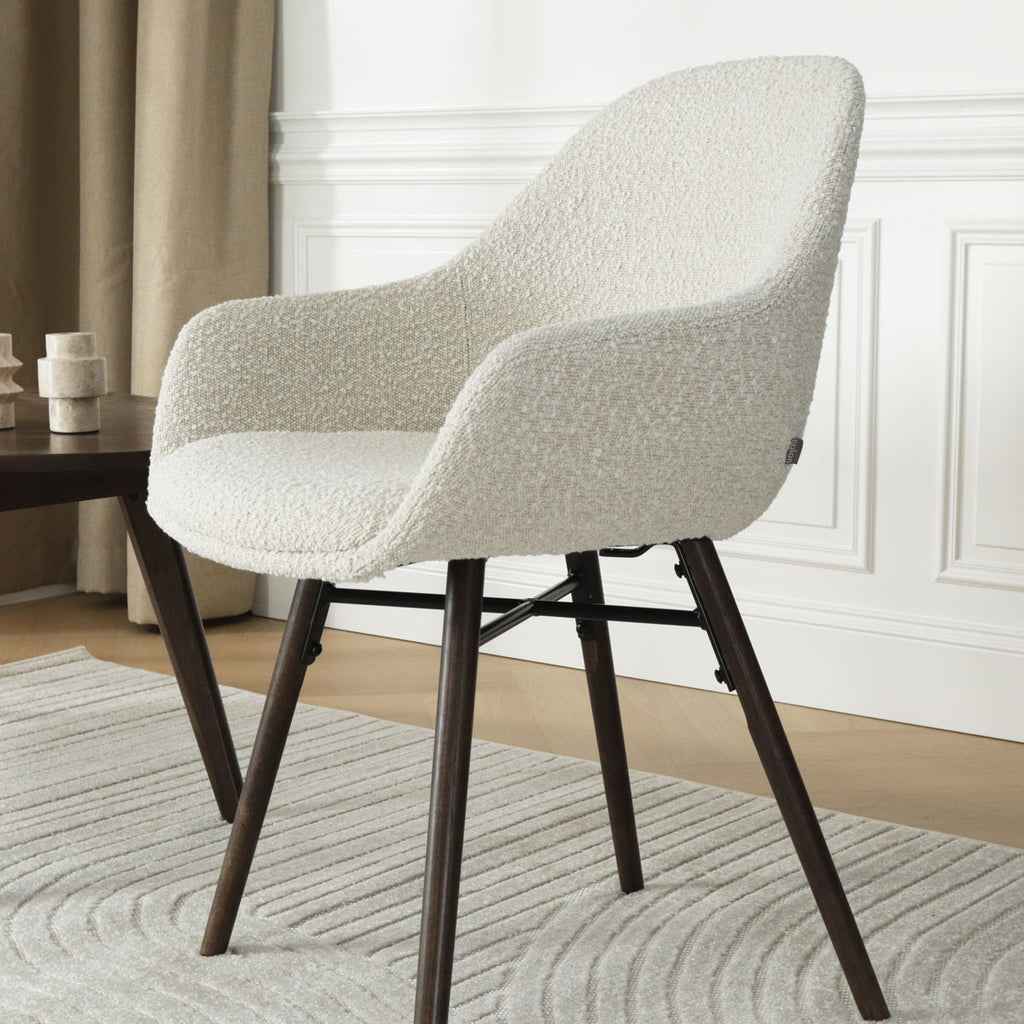 Nena-Mae eetkamerstoel bouclé beige - walnoot houten onderstel