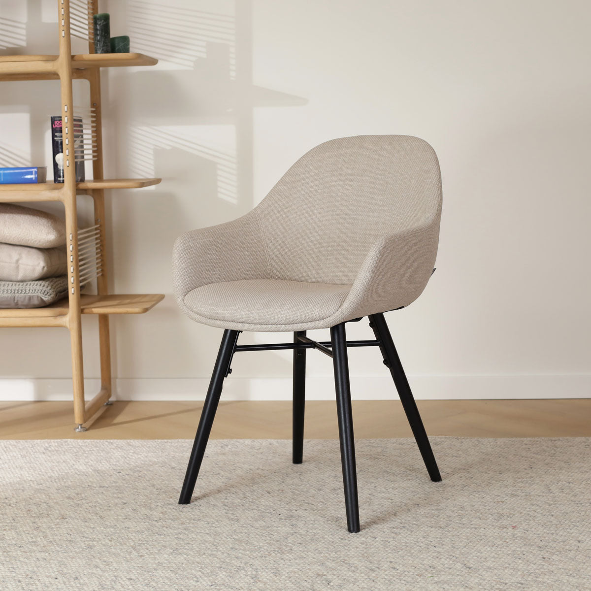 Nena-Mae eetkamerstoel beige - zwart houten onderstel