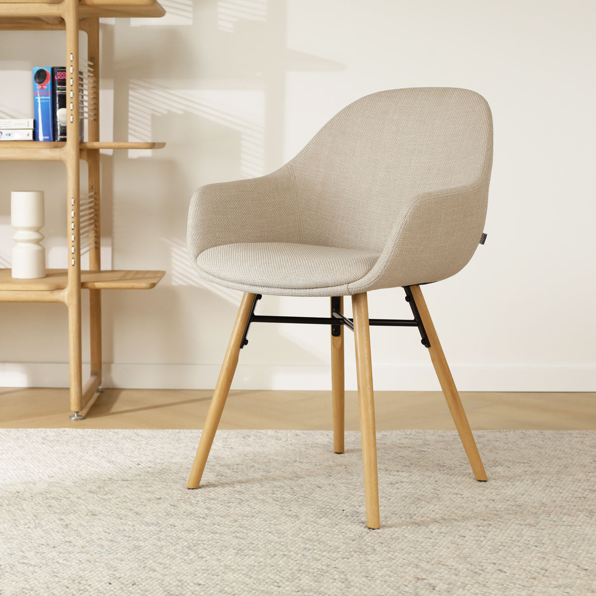 Nena-Mae eetkamerstoel beige - houten onderstel