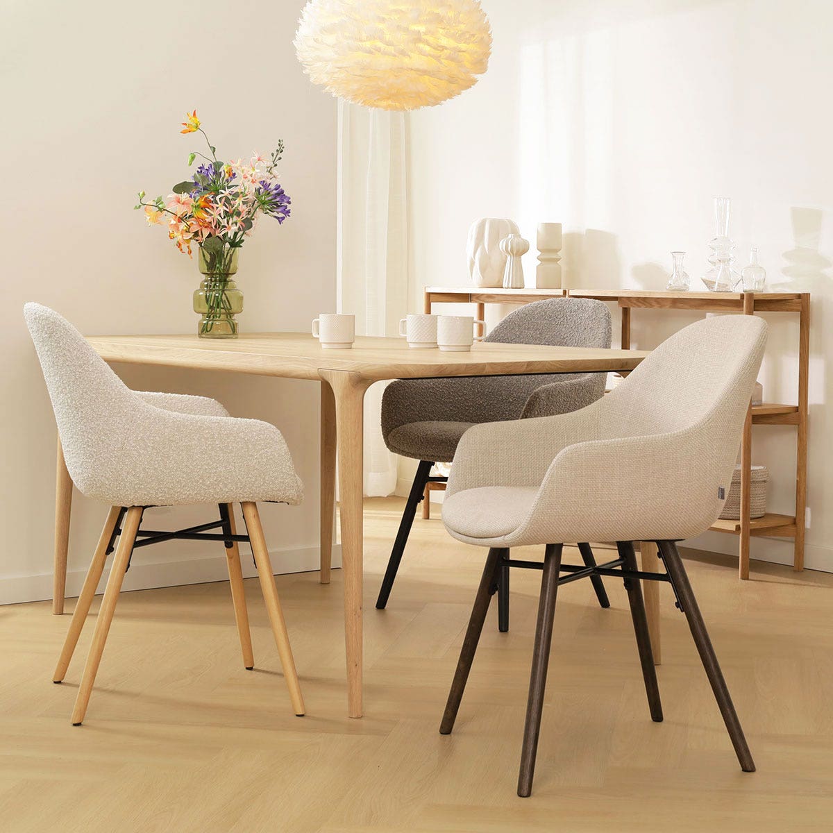 Nena-Mae eetkamerstoel beige - walnoot houten onderstel