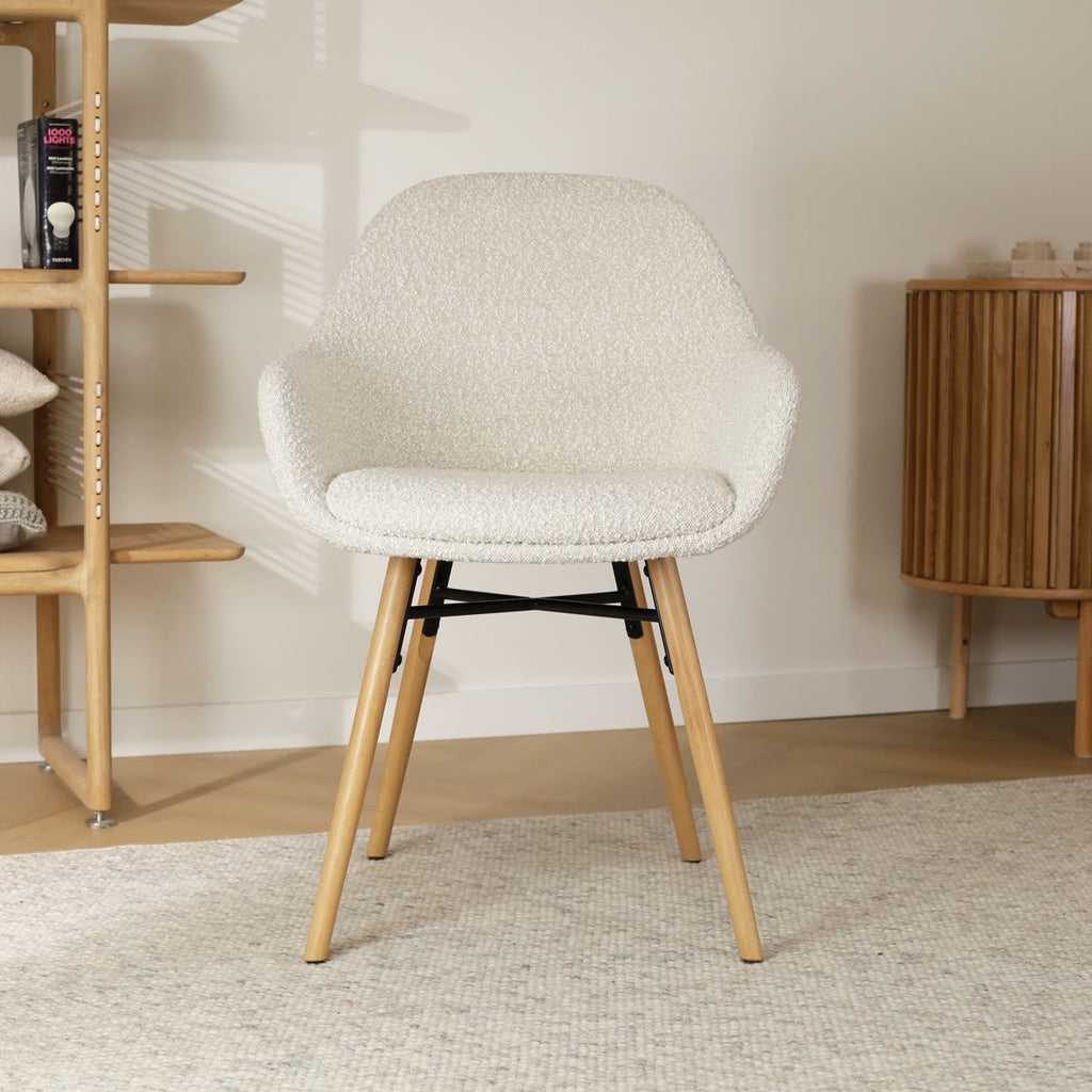 Nena-Mae eetkamerstoel bouclé beige - houten onderstel