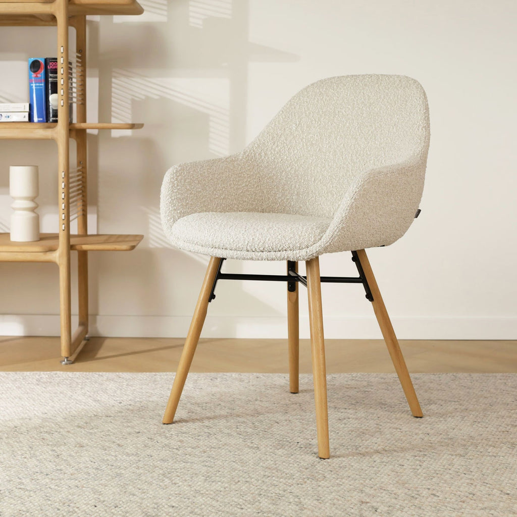 Nena-Mae eetkamerstoel bouclé beige - houten onderstel