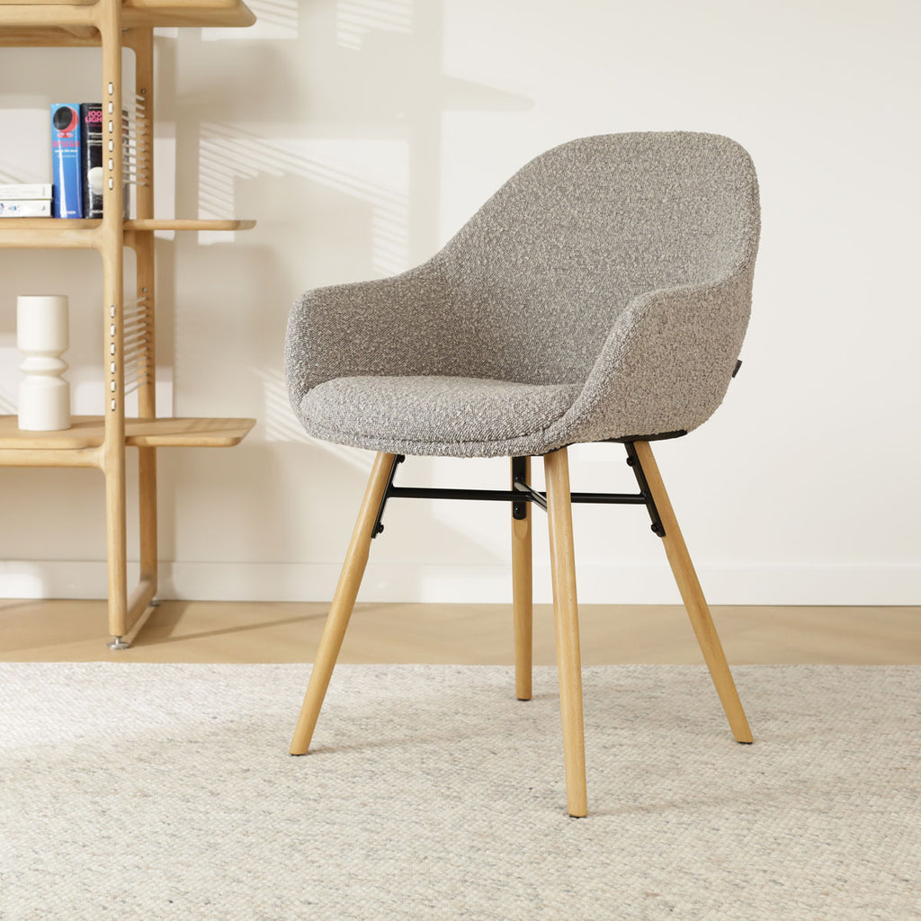 Nena-Mae eetkamerstoel bouclé taupe - houten onderstel
