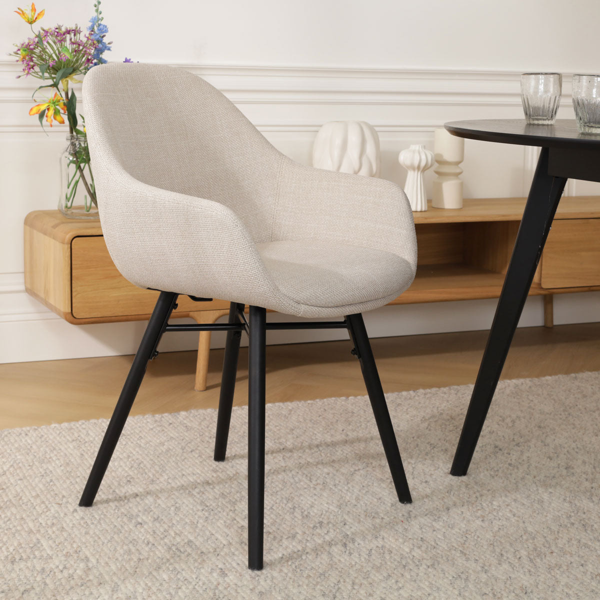 Nena-Mae eetkamerstoel beige - zwart houten onderstel