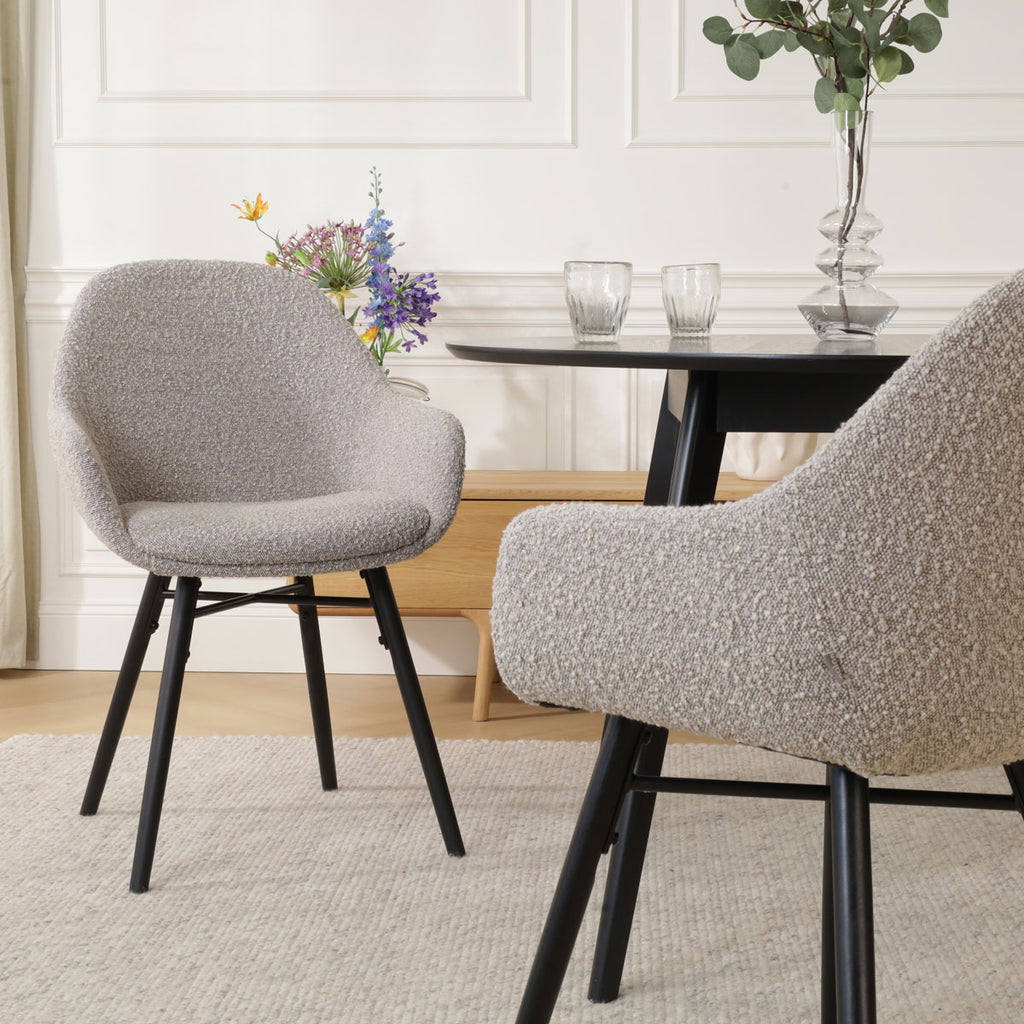 Nena-Mae eetkamerstoel bouclé taupe - zwart houten onderstel