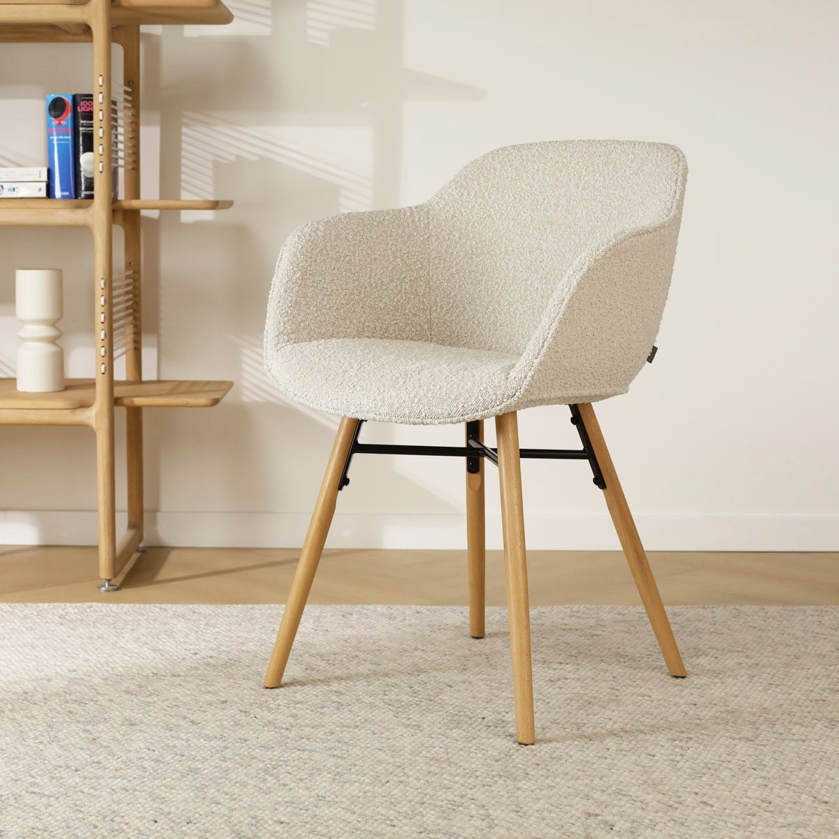 Nena-Mare eetkamerstoel bouclé beige - houten onderstel
