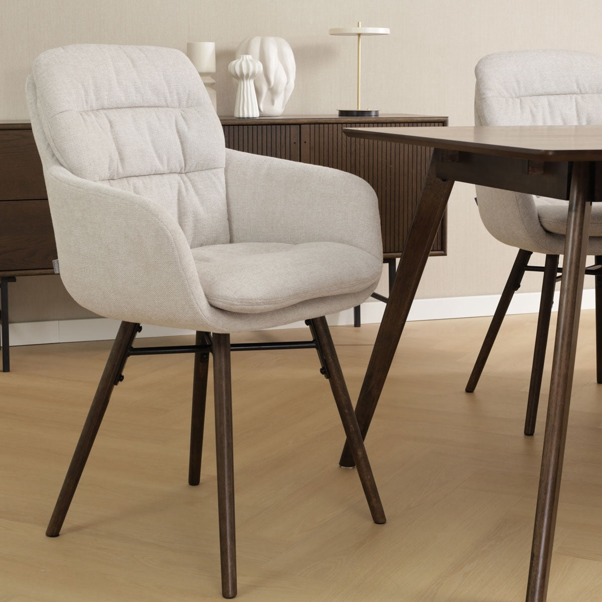 Nena-Mia eetkamerstoel beige - walnoot houten onderstel