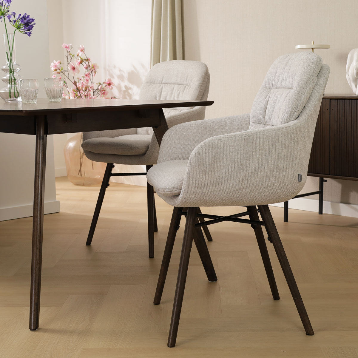 Nena-Mia eetkamerstoel beige - walnoot houten onderstel