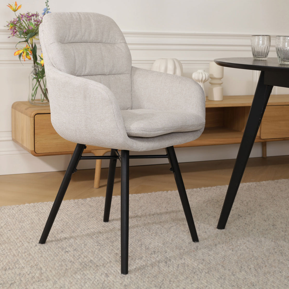 Nena-Mia eetkamerstoel beige - zwart houten onderstel