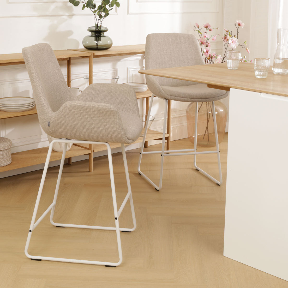 Nino-Eef barkruk beige - wit onderstel - 65 cm