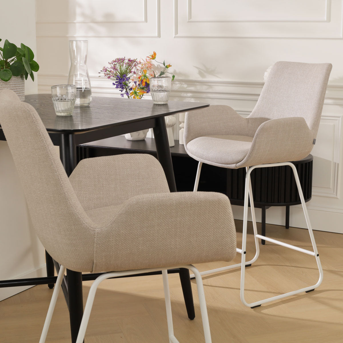 Nino-Eef barkruk beige - wit onderstel - 75 cm